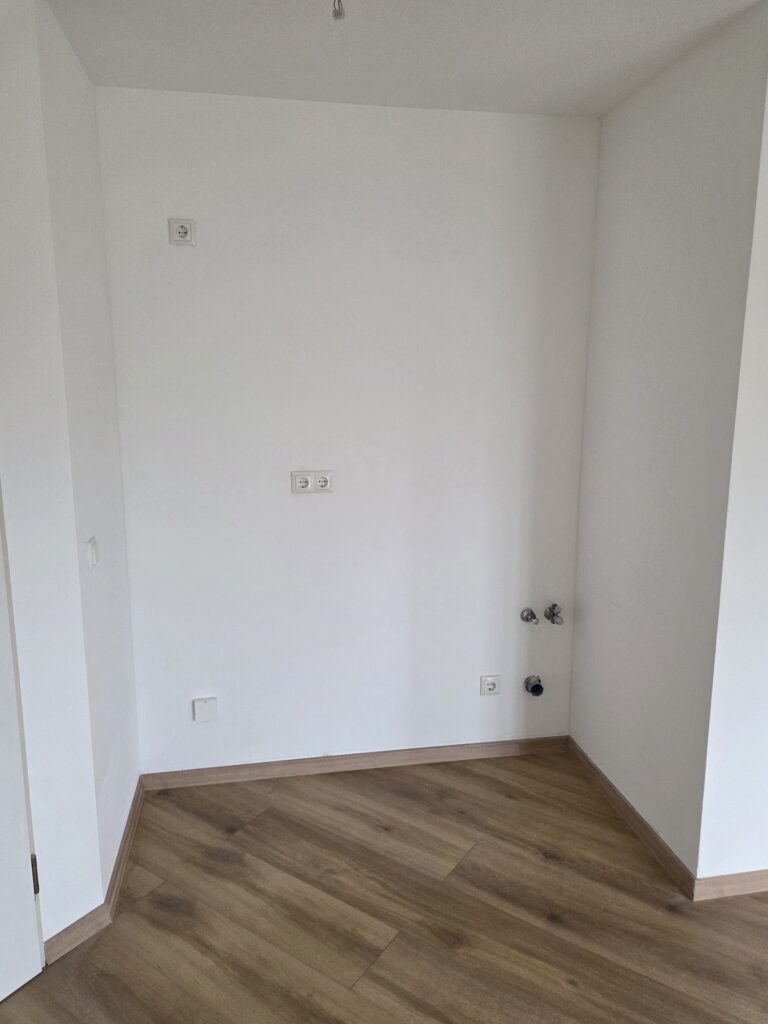 Helle und gemütliche 1,5 bzw. 2-Zi-Whg. mit Balkon in ruhiger und grüner Lage von Coswig.