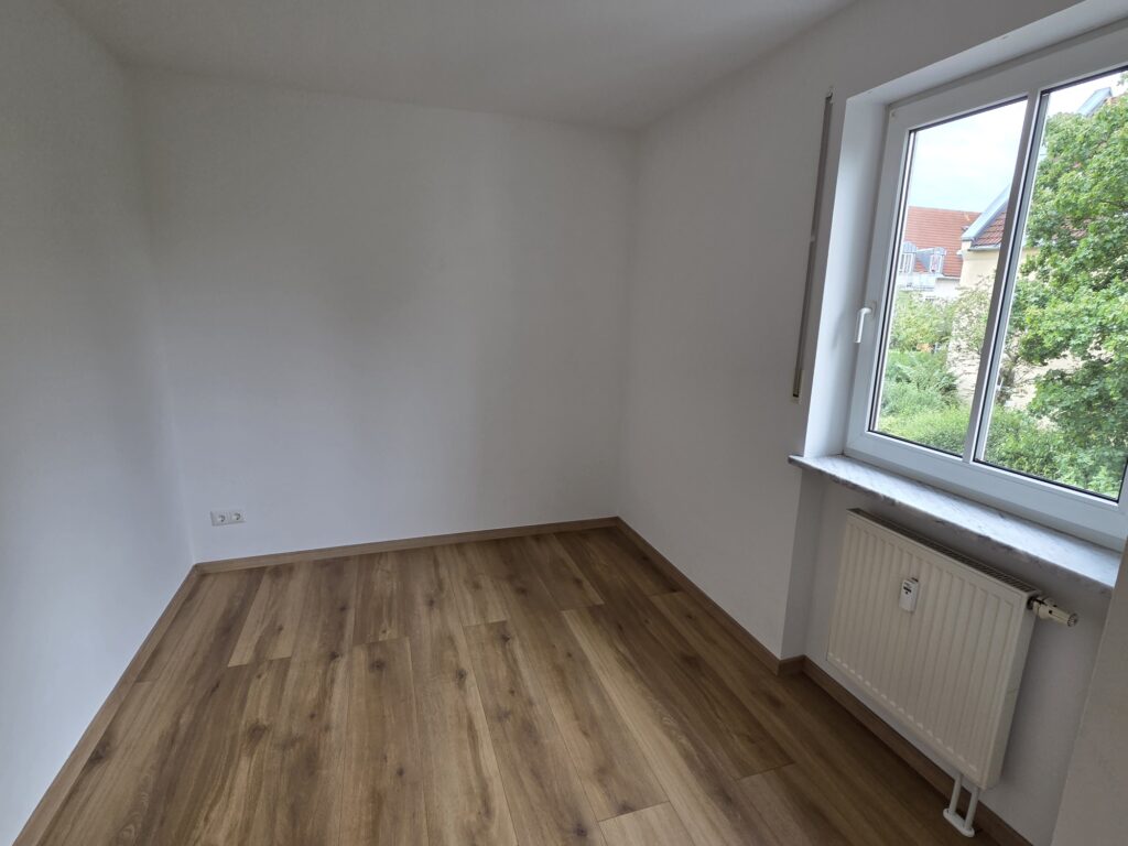 Helle und gemütliche 1,5 bzw. 2-Zi-Whg. mit Balkon in ruhiger und grüner Lage von Coswig.