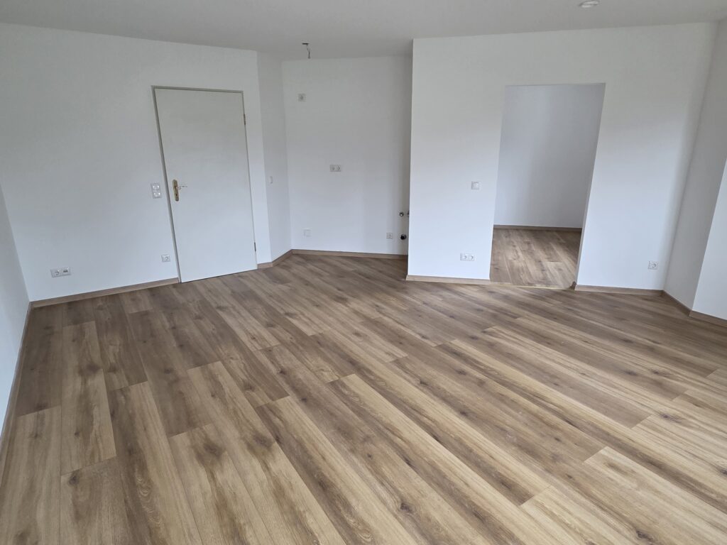 Helle und gemütliche 1,5 bzw. 2-Zi-Whg. mit Balkon in ruhiger und grüner Lage von Coswig.
