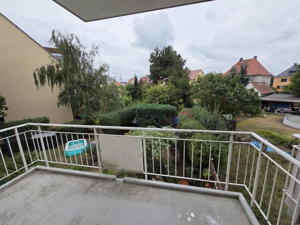 Helle und gemütliche 1,5 bzw. 2-Zi-Whg. mit Balkon in ruhiger und grüner Lage von Coswig.
