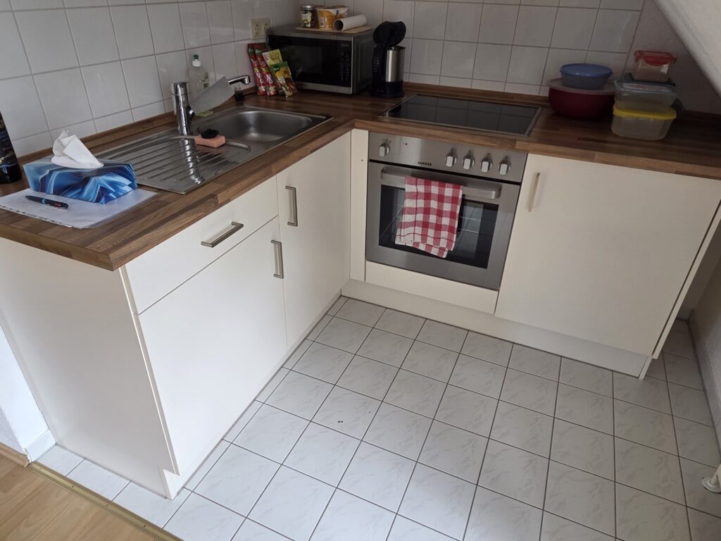 Gemütliche 1-Zi-Wohnung im Dachgeschoss am Stadtrand von Dresden.
