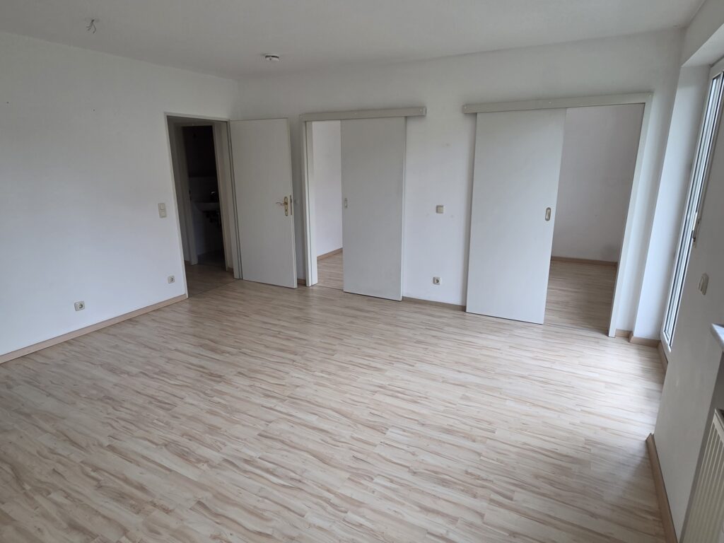 Gemütliche und ruhig gelegene 2-Zi-Whg. mit West-Balkon und Blick ins Grüne.
