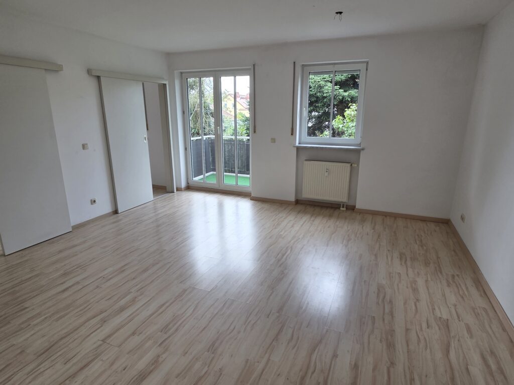 Gemütliche und ruhig gelegene 2-Zi-Whg. mit West-Balkon und Blick ins Grüne.