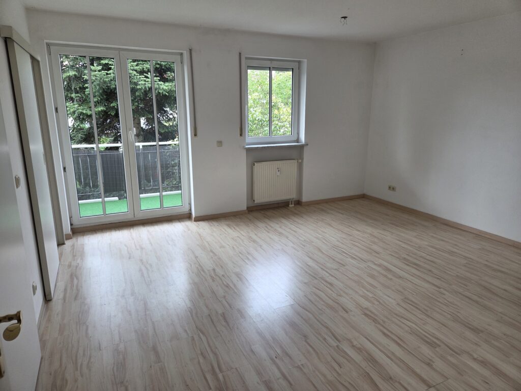 Gemütliche und ruhig gelegene 2-Zi-Whg. mit West-Balkon und Blick ins Grüne.