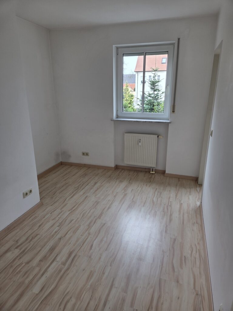 Gemütliche und ruhig gelegene 2-Zi-Whg. mit West-Balkon und Blick ins Grüne.