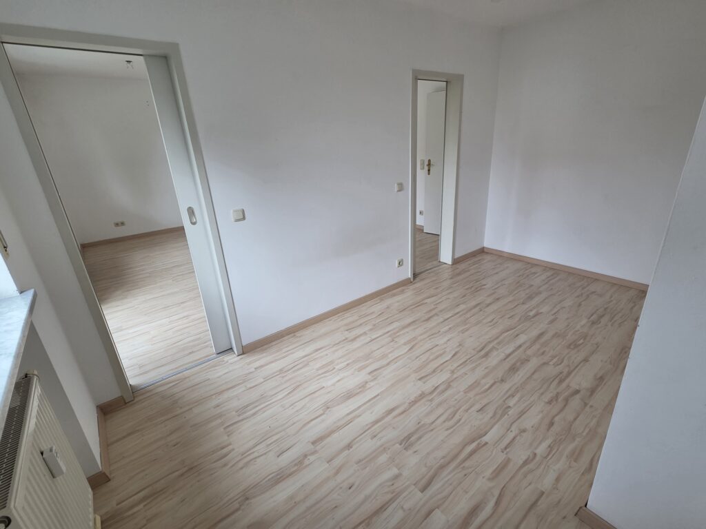 Gemütliche und ruhig gelegene 2-Zi-Whg. mit West-Balkon und Blick ins Grüne.